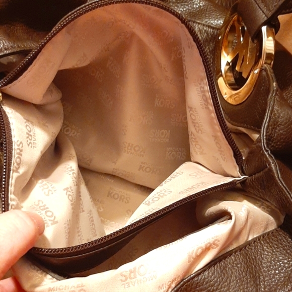 Michael Kors  handbag. Smoke free home - Picture 5 of 7